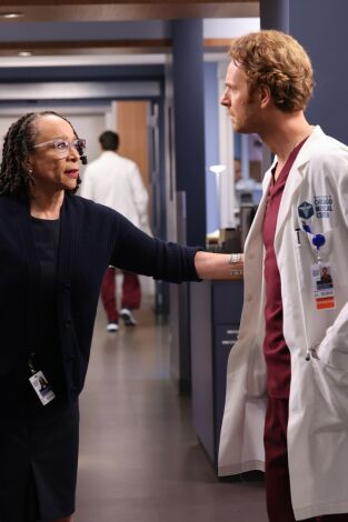 Chicago Med. T(T8). Chicago Med (T8): Ep.2 Atrapado entre la bola de demolición y la mariposa