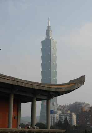 Poster de Las conexiones de la ingeniería · La Torre de Taipei