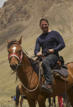 Mundos inexplorados con Steve Backshall · Kirguistán: expedición a la montaña fantasma en la programación de M+ Documentales HD (Documentales)