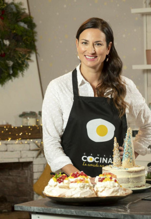 Postres caseros de Navidad T1 · Rollo de frambuesa y Bolitas de coco y yema en la programación de Canal Cocina (Ocio y Aficiones)