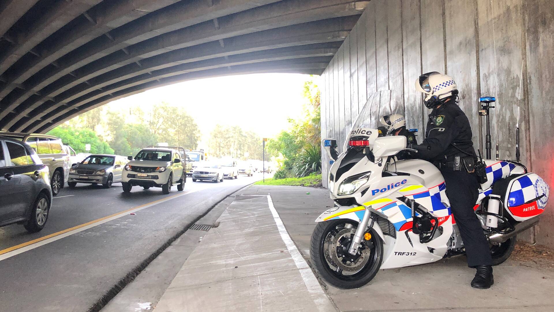 Policías en moto