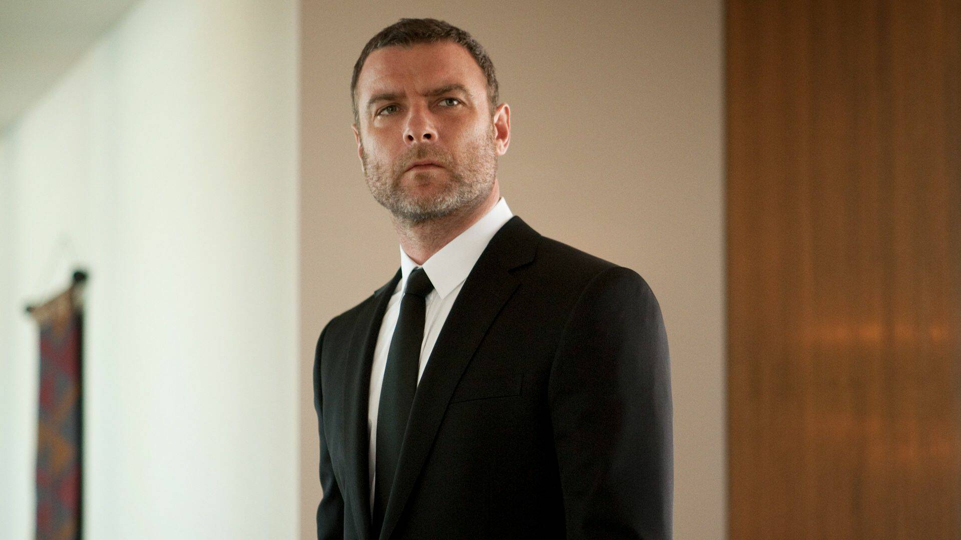 Ray Donovan (T1): La bolsa o el bate