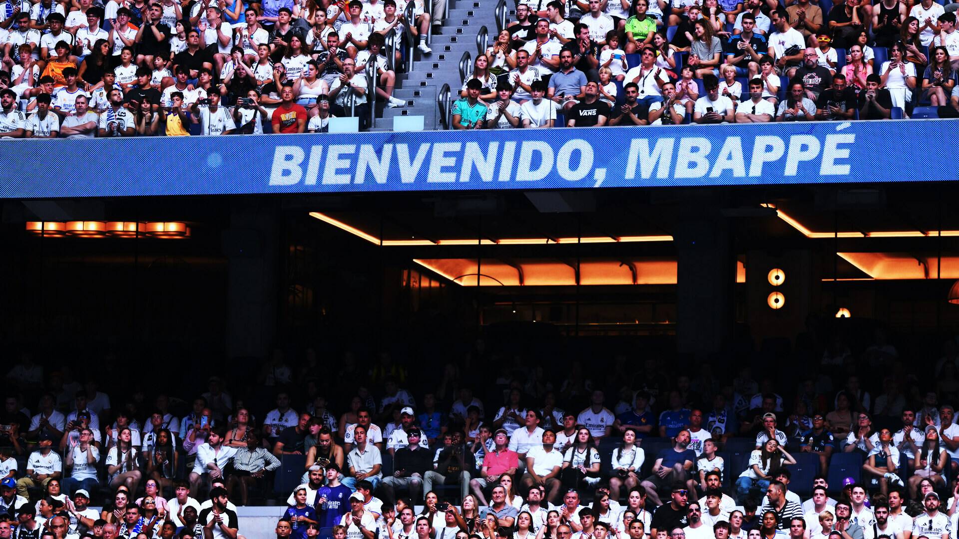 Mbappé ya viste de blanco