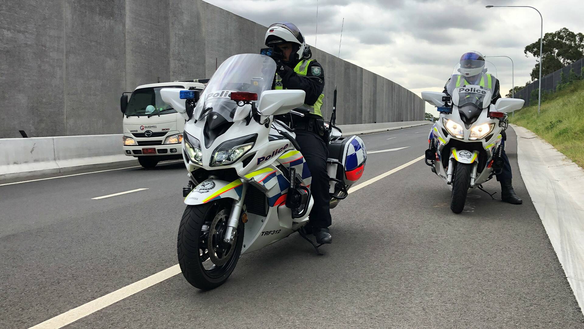 Policías en moto (T1): Coche robado