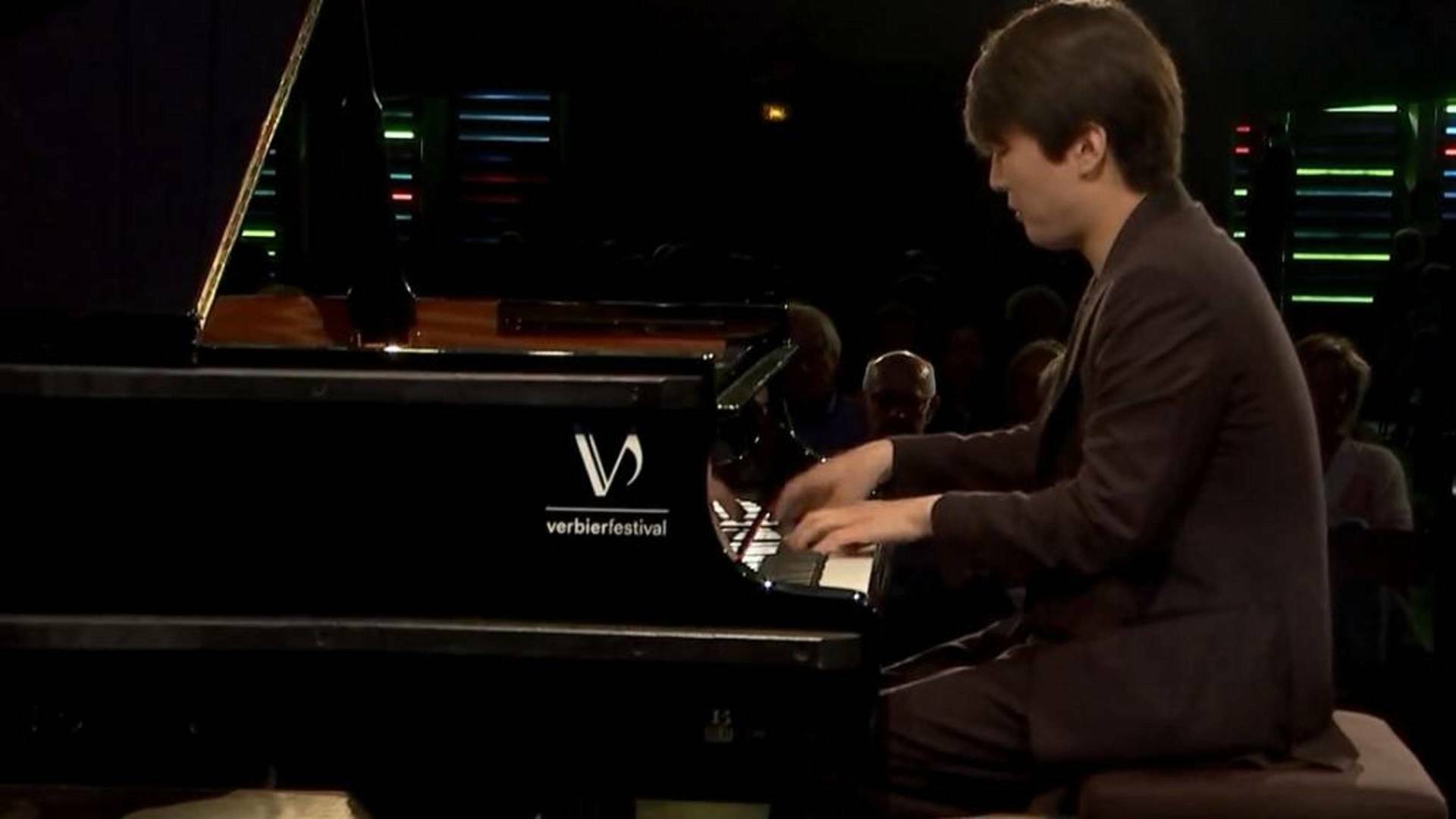 Cho interpreta Debussy, Schumann y Chopin