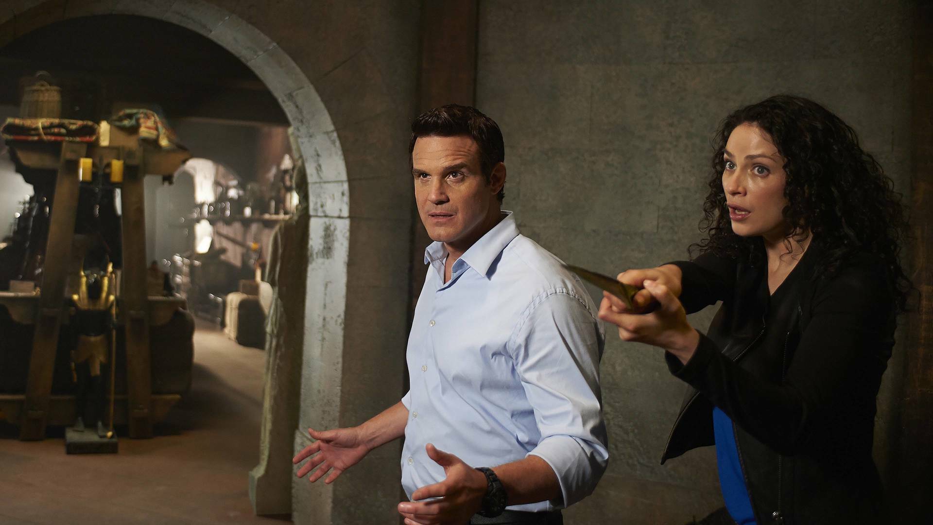 Warehouse 13 (T5): Ep.1 Un mundo aterrador