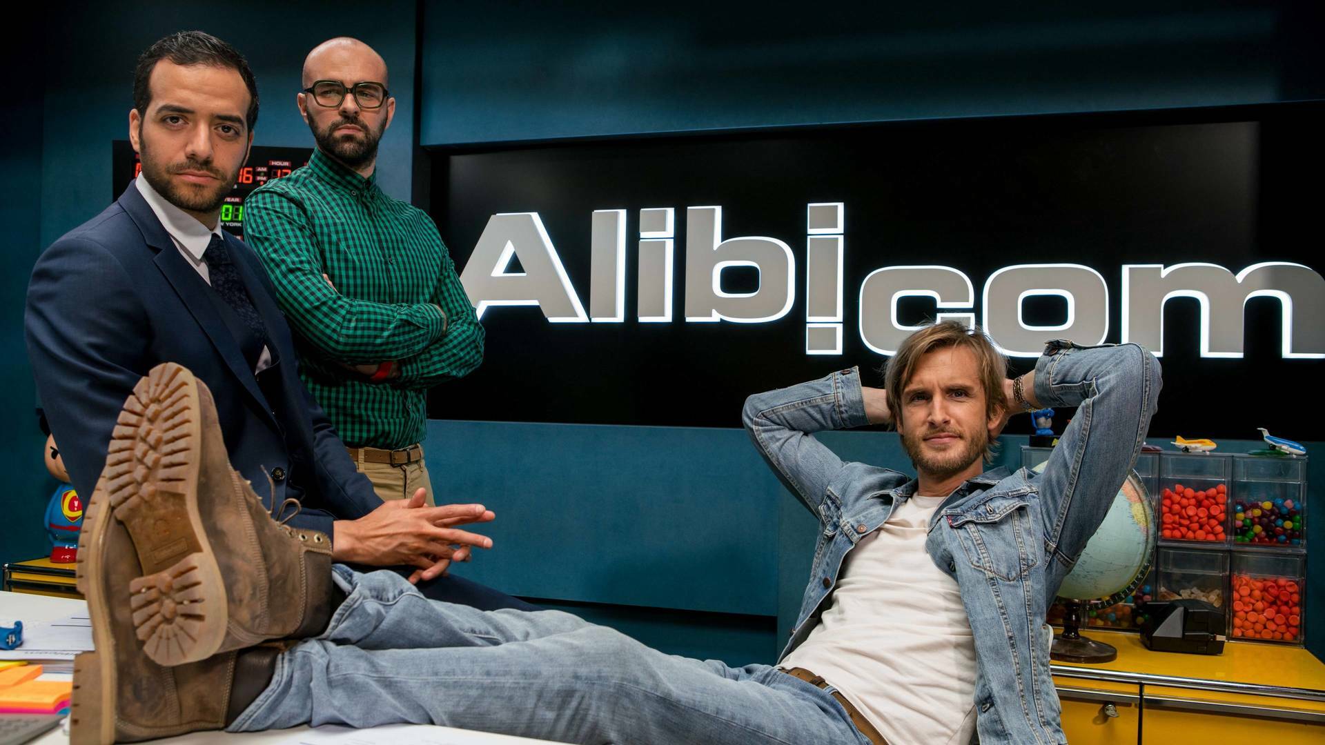 Alibi.com, agencia de engaños