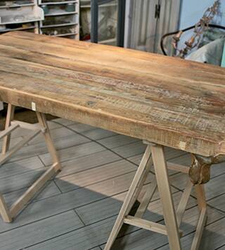Con material de... (T1): Mesa con maderas de palets