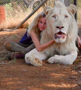 (LSE) - Mia y el león blanco