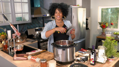 Selena + Chef (T2): Selena + Kelis Rogers