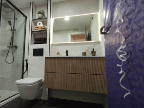 El baño de tus... (T1): Un cuarto de baño en suite