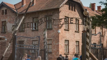 Auschwitz en 33 Objectes